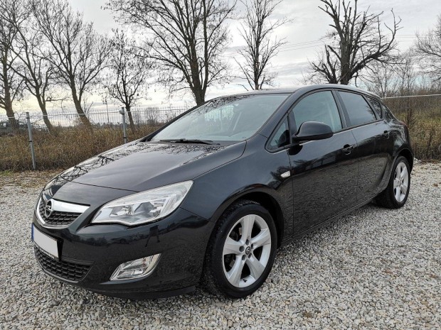 Opel Astra J 1.6 Sport Szervizknyves.Digit Kl...