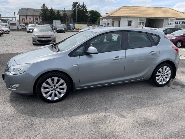 Opel Astra J 1.6 Sport Szívó Benzin!Digitklíma....