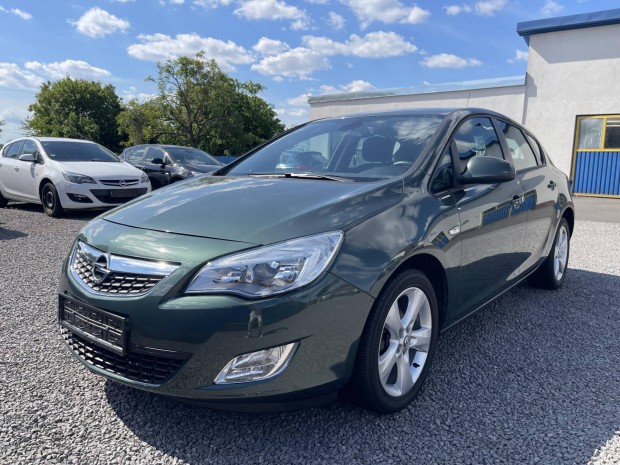 Opel Astra J 1.6 Sport ++136eKM++17ALU++Autklím...
