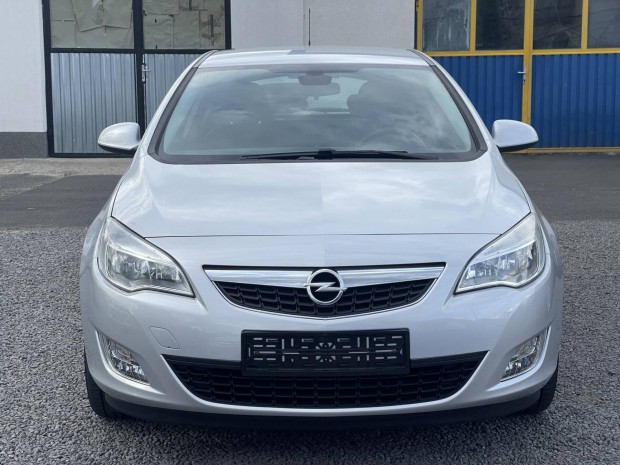Opel Astra J 1.6 Sport ++Sport-Ülések++Tempomat...