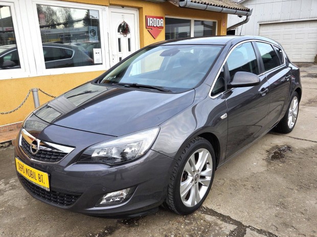 Opel Astra J 1.6 T Cosmo (Automata)