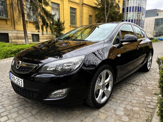 Opel Astra J 1.6 T Enjoy Vadllat ltnyben! 15...