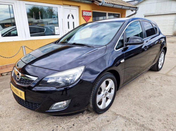Opel Astra J 1.6 T Sport