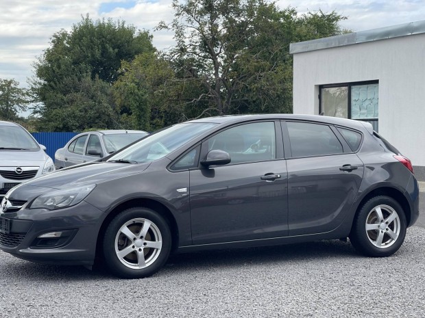 Opel Astra J 1.7 CDTI Active ++144eKM++Navigáci...