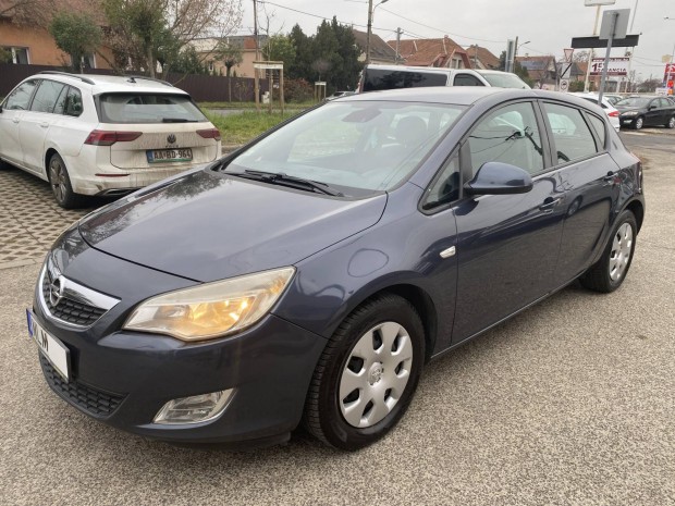 Opel Astra J 1.7 CDTI Cosmo Akr 1 v Garancival