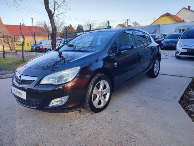 Opel Astra J 1.7 CDTI Cosmo Vezetett szervifze...