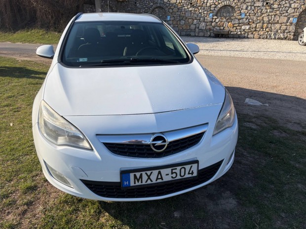 Opel Astra J 1.7 CDTI Megb�zhat� Rendszeresen Szervizelt