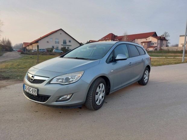 Opel Astra J 1.7 cdti kevés KM, szervizelt hibátlan, saját tulajdon