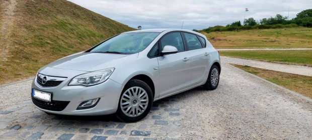Opel Astra J