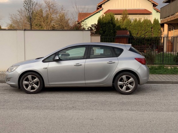 Opel Astra J
