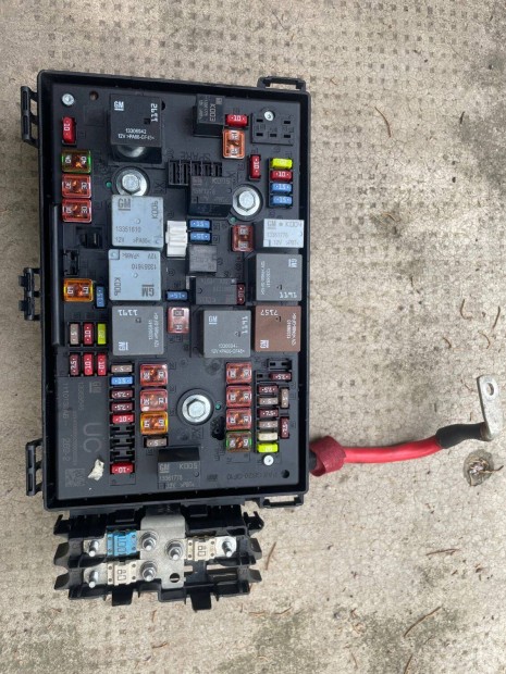Opel Astra J Biztosíték tábla / Bontott Elektronika alkatrészei