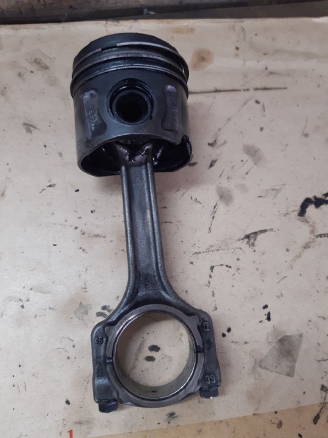 Opel Astra J Dugattyú + Hajtókar