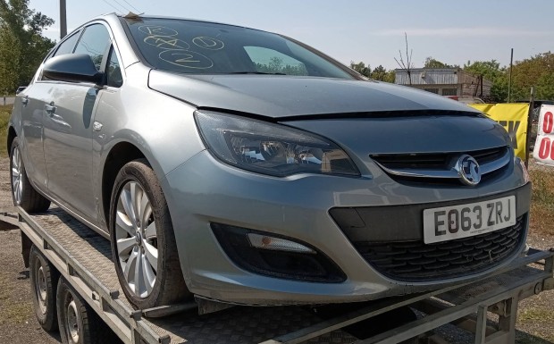 Opel.Astra J Facelift elejhez alkatrszek