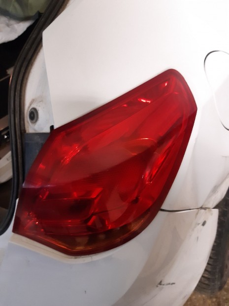 Opel Astra J Jobb H�ts� L�mpa