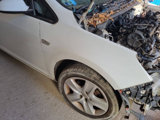 Opel Astra J Jobb első Sárvédő Fehér 6042