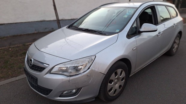 Opel Astra J Kombi A14NET Alkatrész