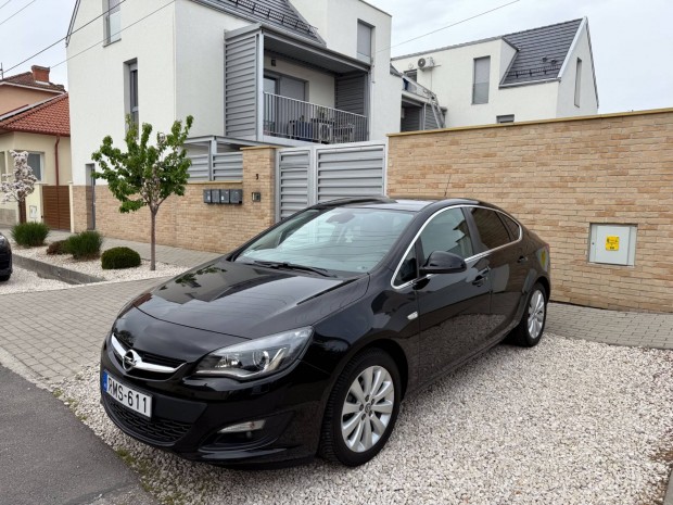 Opel Astra J Sedan 1.4T 116.000 km