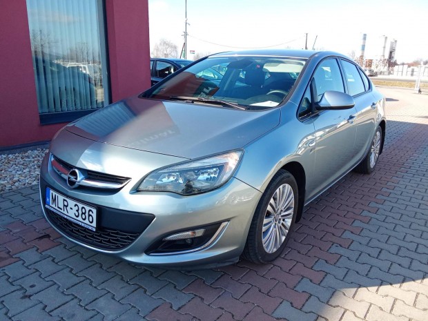 Opel Astra J Sedan 1.4 Enjoy