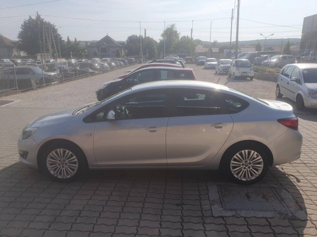 Opel Astra J Sedan 1.4 Selection 120000km klima...