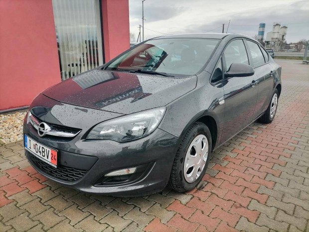 Opel Astra J Sedan 1.4 Selection Edition