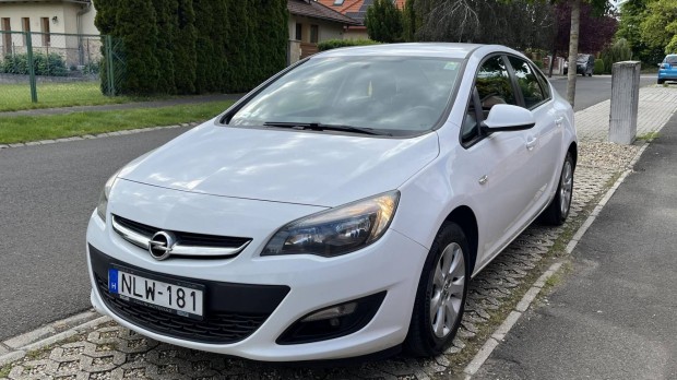Opel Astra J Sedan 1.4 T Cosmo EURO6