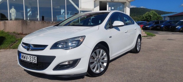 Opel Astra J Sedan 1.4 T Cosmo Megkímélt! Autób...