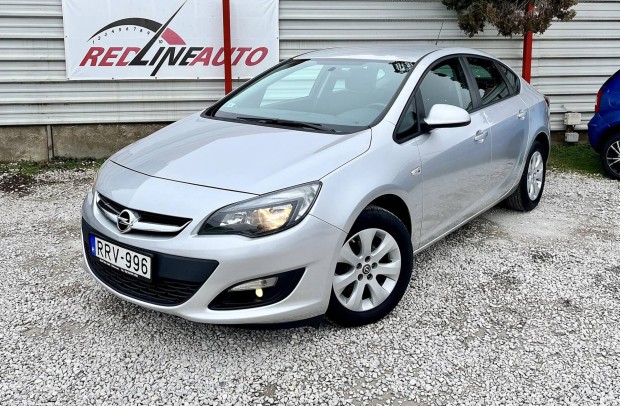 Opel Astra J Sedan 1.4 T Enjoy