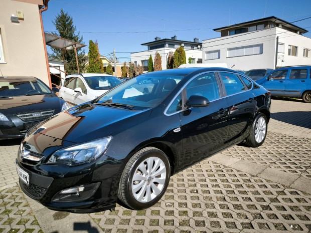 Opel Astra J Sedan 1.4 T Enjoy EURO6 8300 KM!