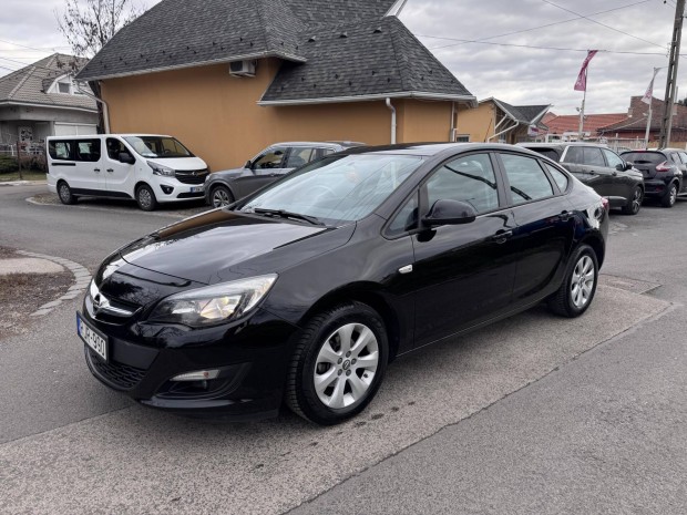 Opel Astra J Sedan 1.4 T Enjoy Magyar! 1. Tulaj!