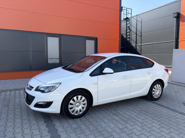 Opel Astra J Sedan 1.4 T Enjoy Magyarorsz�gi.SZ...