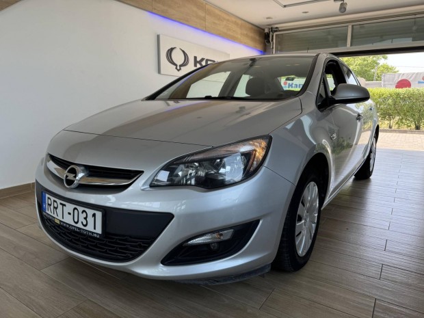 Opel Astra J Sedan 1.4 T Enjoy Magyarországi. 1...