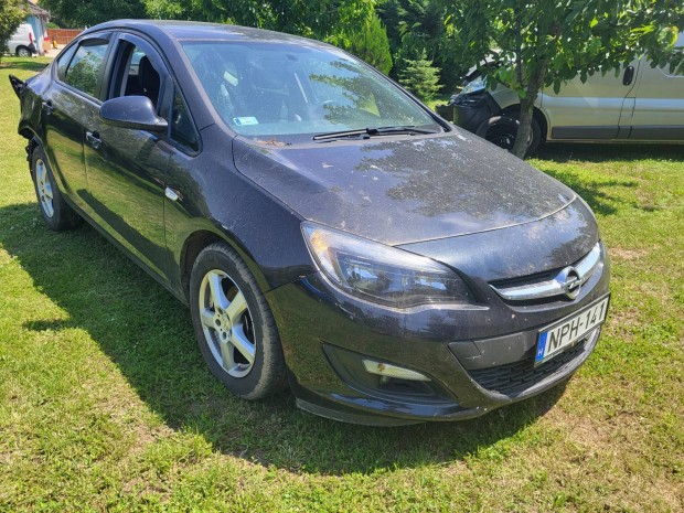 Opel Astra J Sedan 1.6 Business Magyarorszgi.E...