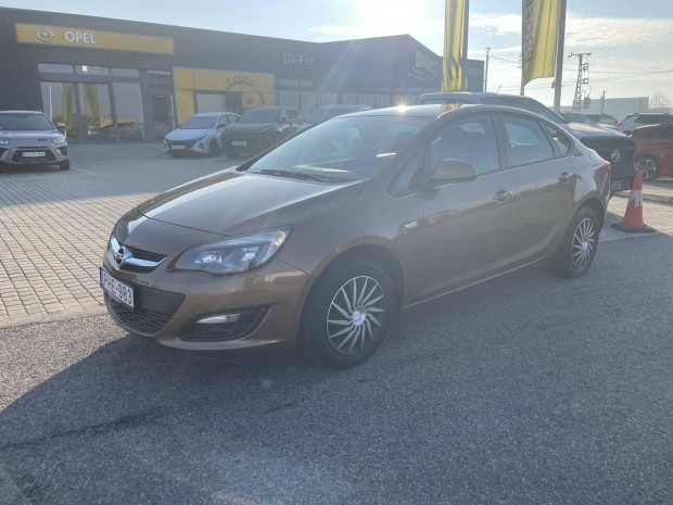 Opel Astra J Sedan 1.6 Enjoy EURO6