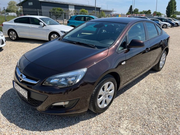 Opel Astra J Sedan 1.6 Enjoy EURO6 Digitklíma.Ü...
