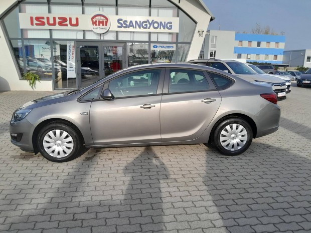 Opel Astra J Sedan 1.6 Enjoy EURO6 Els Tulajdo...