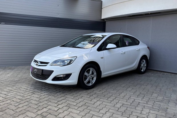 Opel Astra J Sedan 1.6 Enjoy EURO6 Garanciával!