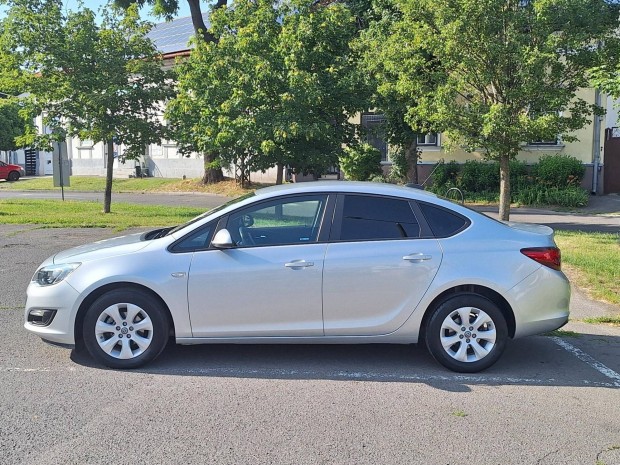 Opel Astra J Sedan 1.6 Enjoy EURO6 Magyarország...