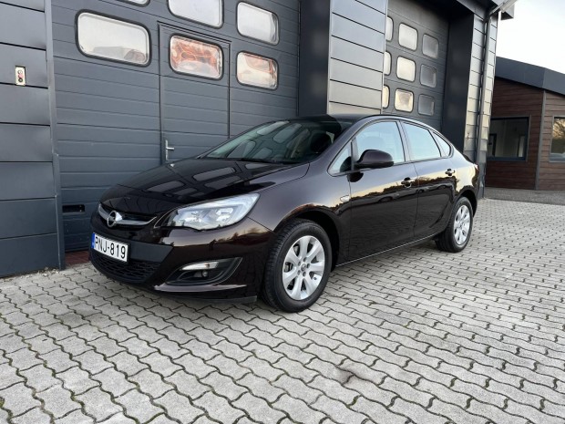 Opel Astra J Sedan 1.6 Enjoy EURO6 Szervizknyv...