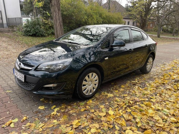 Opel Astra J Sedan 1.6 Enjoy EURO6 szervizelt j...