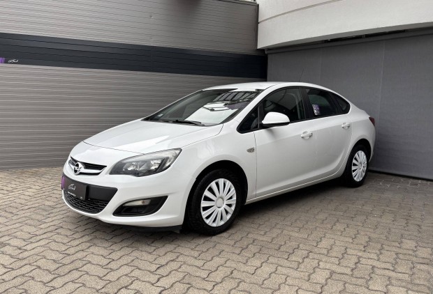 Opel Astra J Sedan 1.6 Enjoy Garanciával!