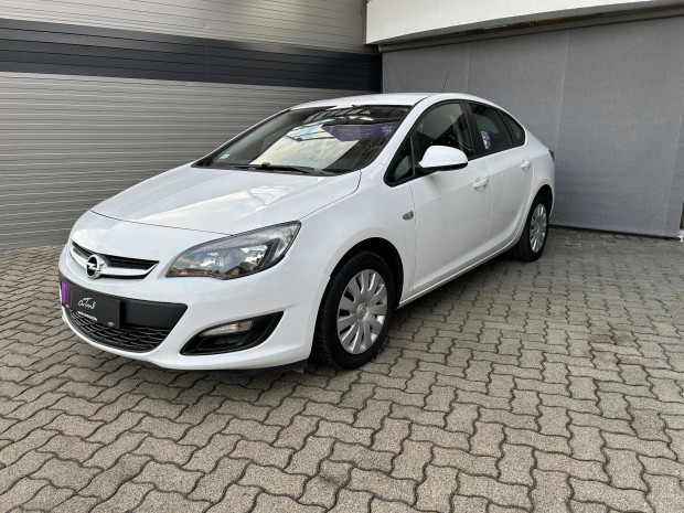 Opel Astra J Sedan 1.6 Enjoy Garancival!