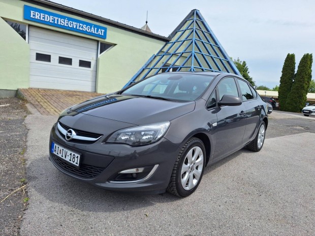 Opel Astra J Sedan 1.6 Selection 177100 KM Megk...
