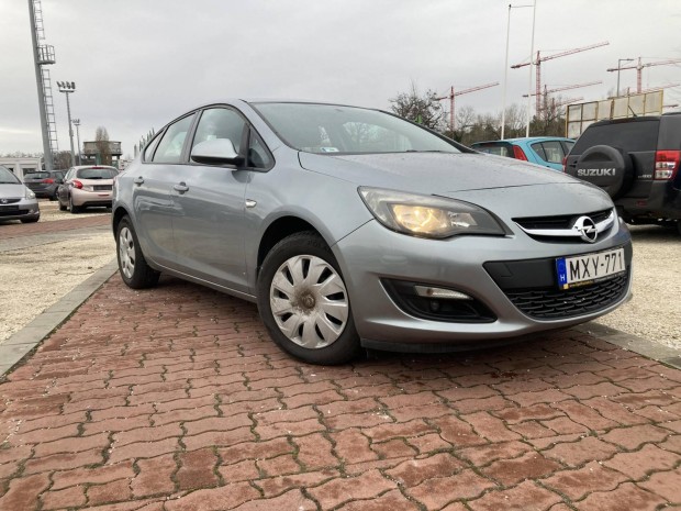 Opel Astra J Sedan 1.6 Selection Els Tulajtl!...