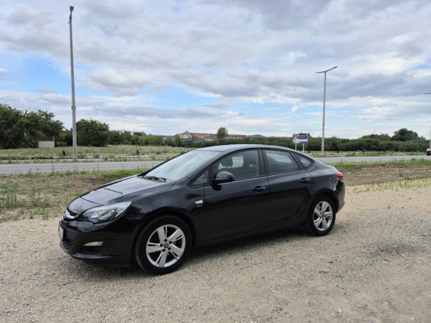 Opel Astra J Sedan 1.6 T Active Magyarorszgi.S...