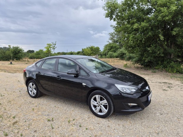 Opel Astra J Sedan 1.6 T Active Magyarországi.S...