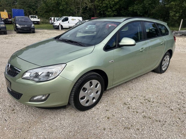 Opel Astra J Sports Tourer 1.4 Cosmo Klíma! Tol...