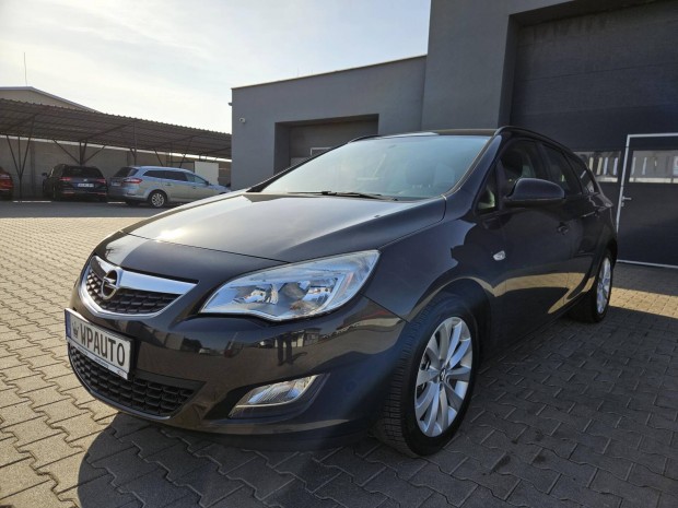 Opel Astra J Sports Tourer 1.4 Cosmo Megk�m�lt...