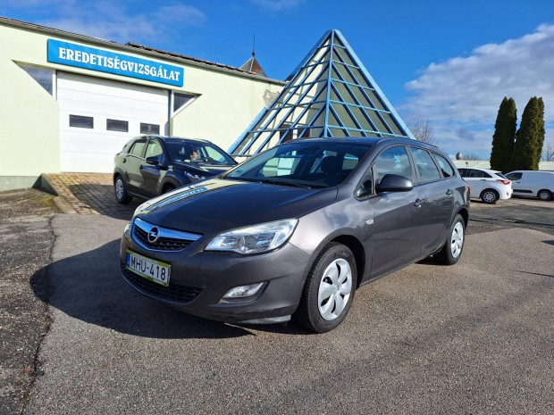 Opel Astra J Sports Tourer 1.4 Enjoy 140900 KM...