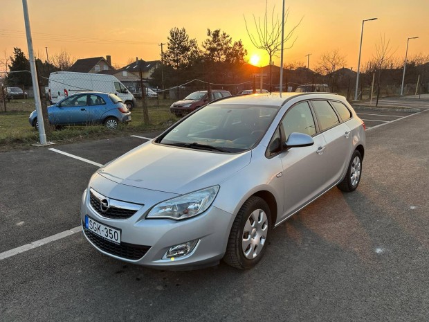 Opel Astra J Sports Tourer 1.4 Enjoy