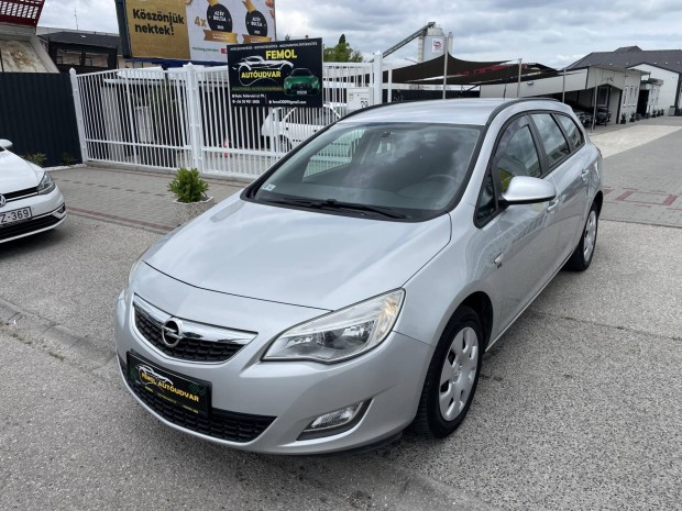 Opel Astra J Sports Tourer 1.4 Enjoy Megkmlt!...